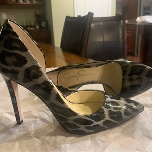 Jessica’s Simpson faux black and gray pattern.